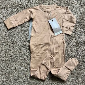 NWT Goumi Kids Sandstone Footie SZ 6-12 mo Tan Neutral Zipper Jumpsuit Bamboo